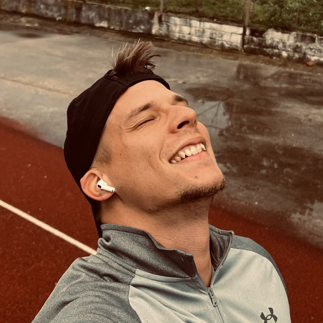 Coach MKY
